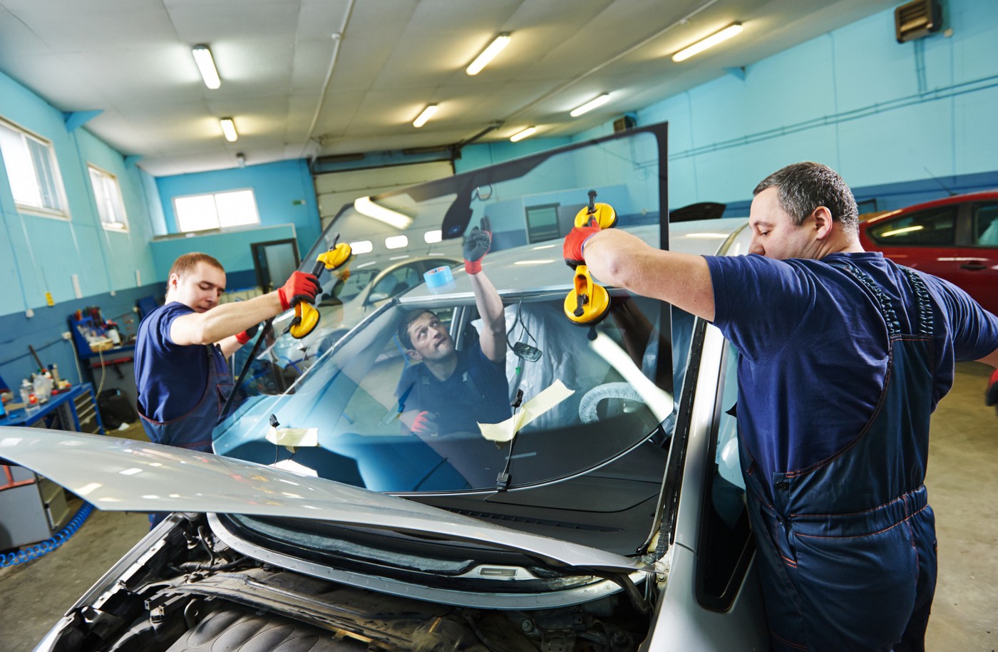 Windshield Replacement vs Repair – What do you need?